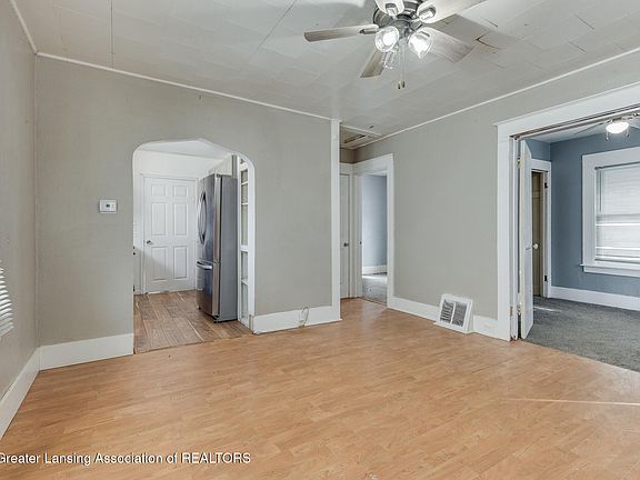 4th image of 1704 Massachusetts Ave