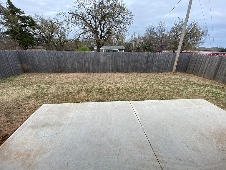 504 Martina Ln — Photo 36