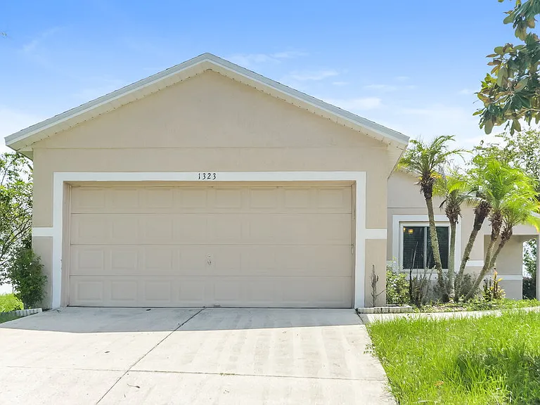 1323 Hillview Dr — Photo 1