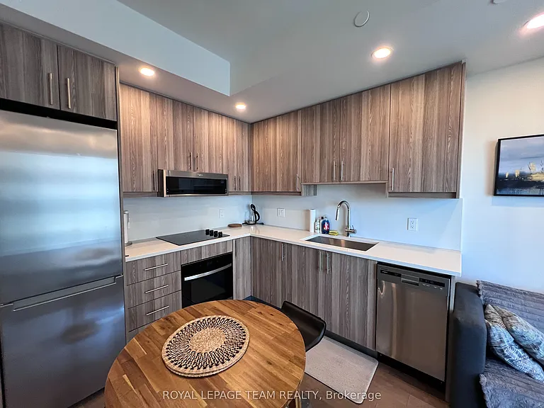 180 George St #1904 — Photo 12