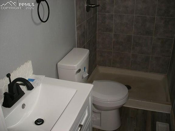 5th image of 7349 Colonial Dr