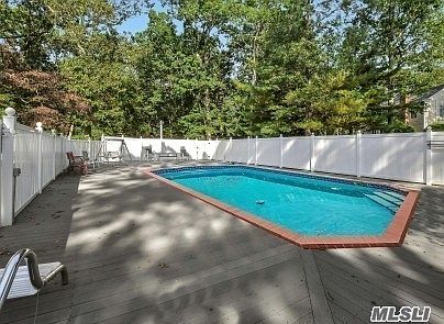 1st image of 20 Ivy Cir