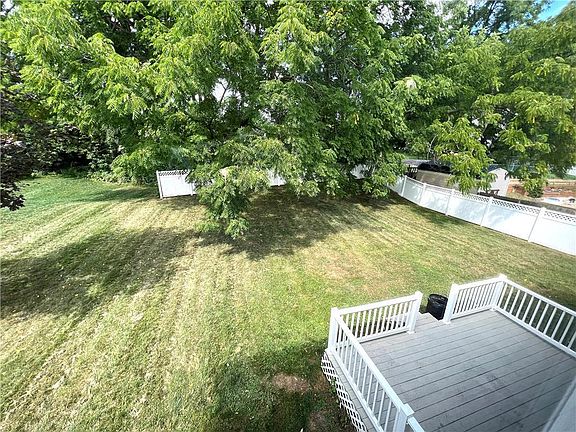 2nd image of 917 Rainbow Dr