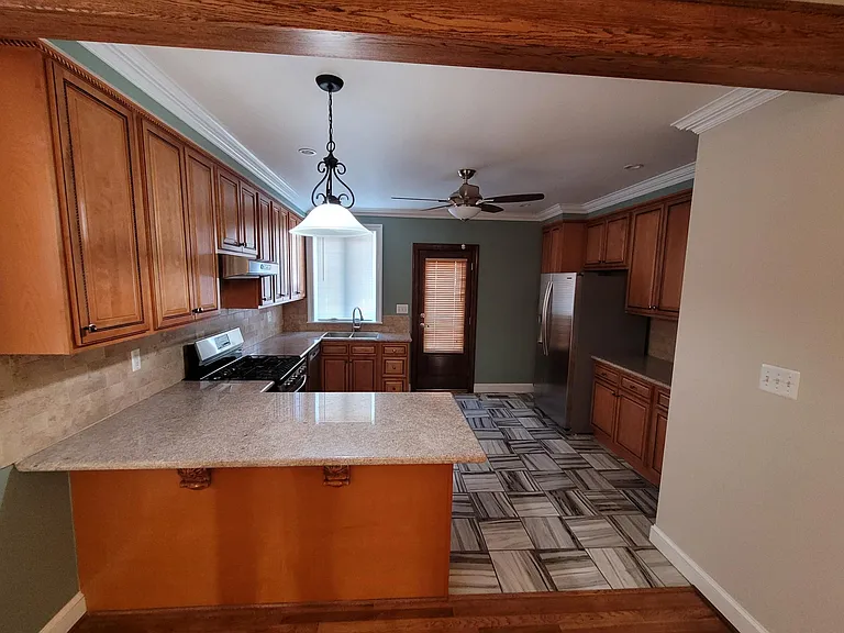 333 Folcroft St — Photo 3