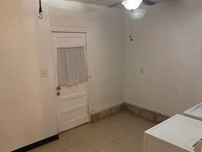 1208 E Hurd St — Photo 18