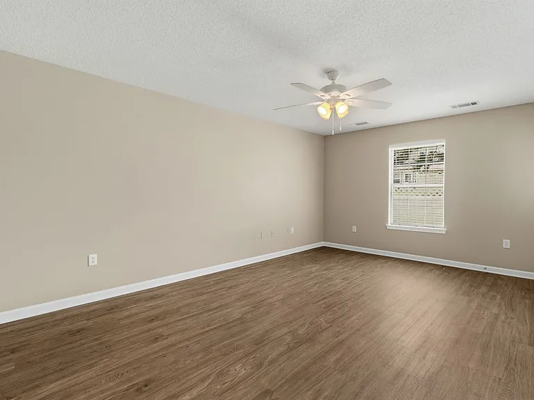 1014 Towne Park Dr — Photo 4