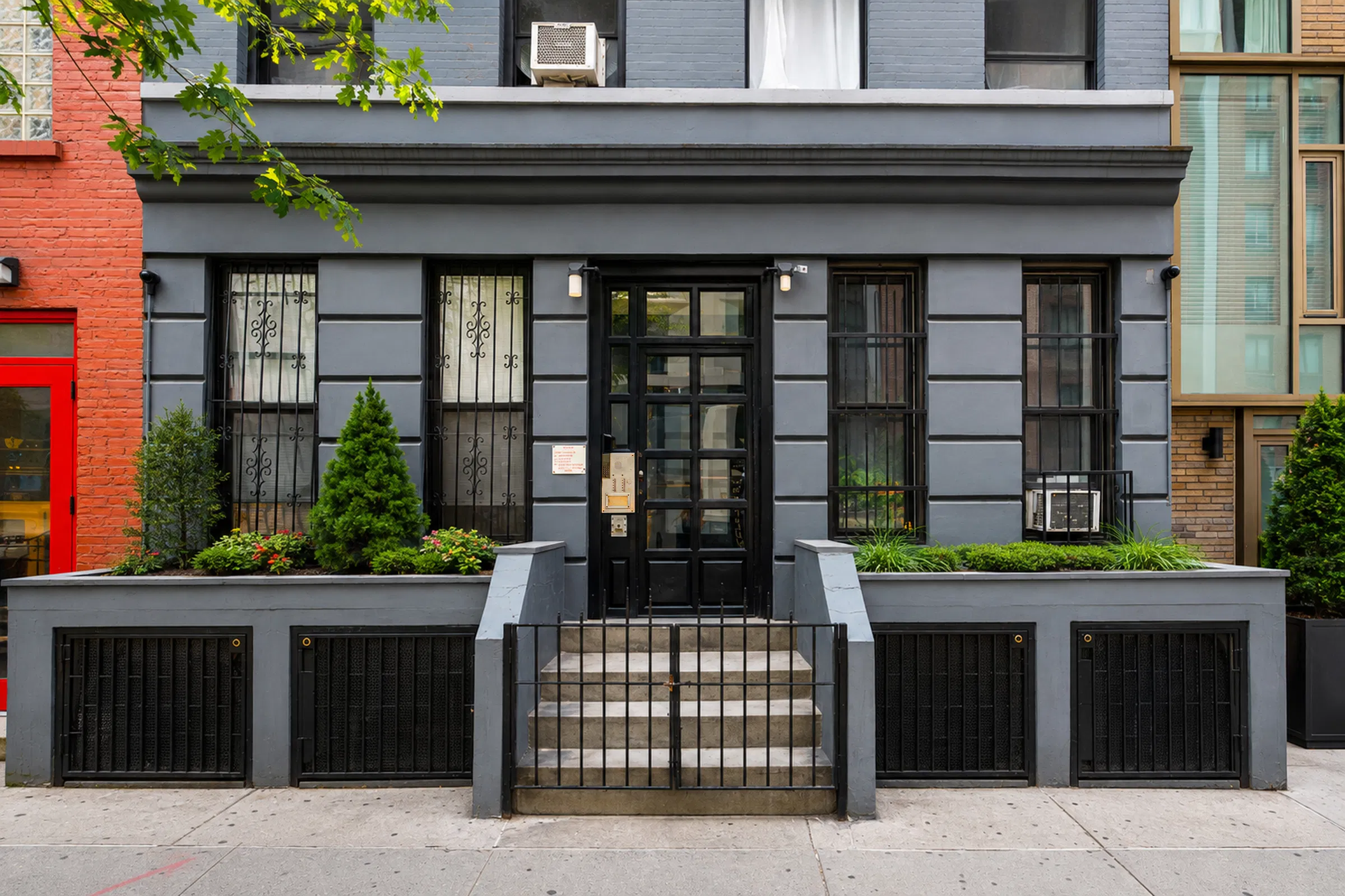 504 West 44th Street in Hell's Kitchen : Sales, Rentals