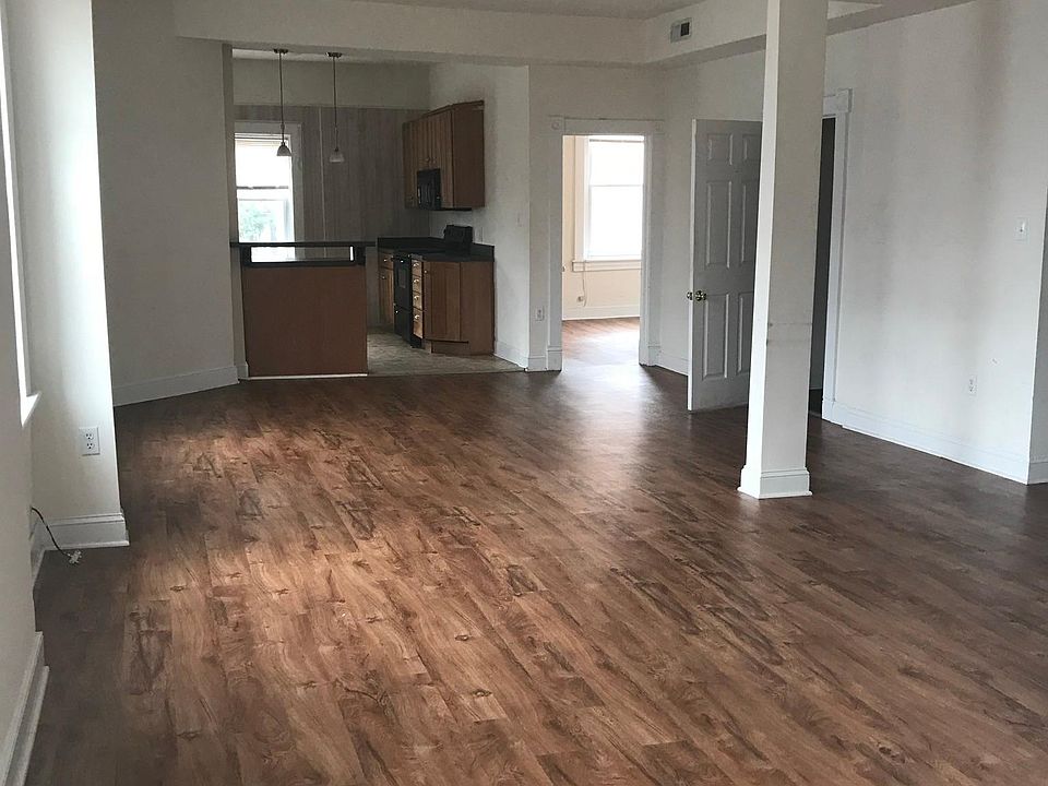 2nd image of 2530 W Main St