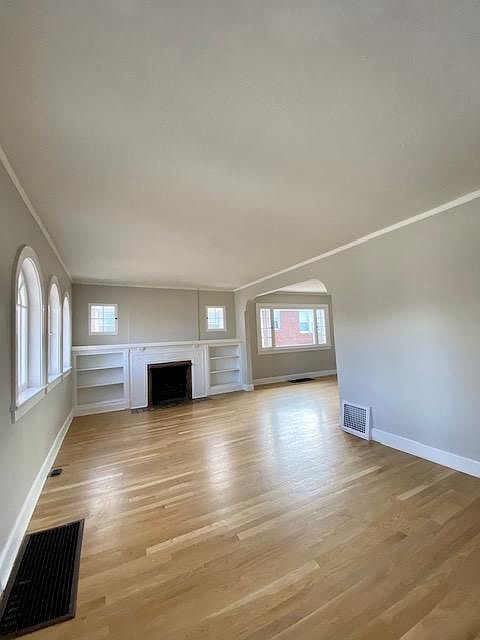 1st image of 1532 E Laird Ave