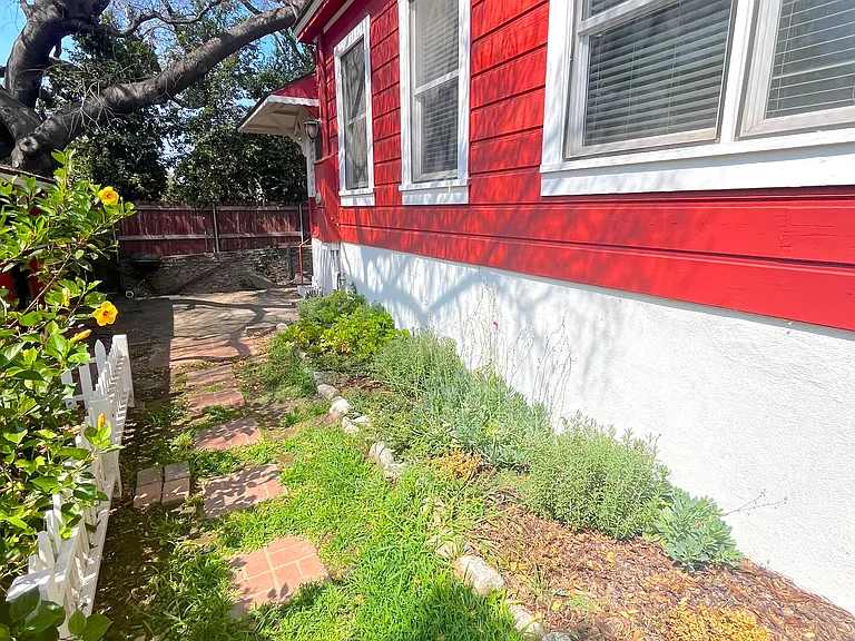 703 Manzanita Ave — Photo 34