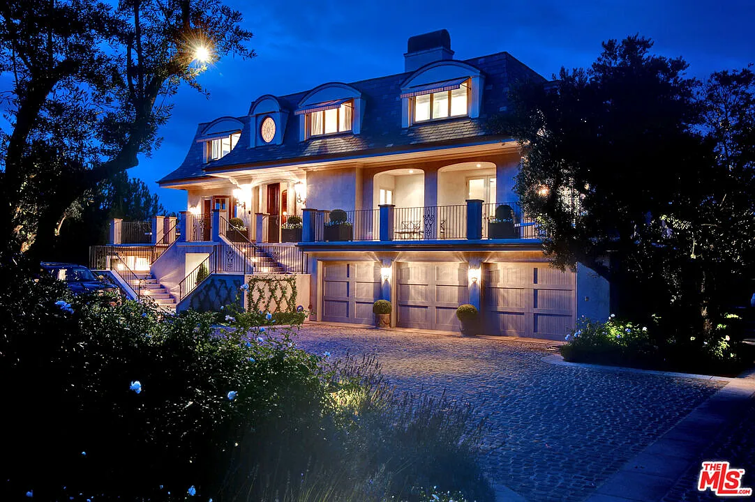 6 bed, 8.5 bath, 8800 sqft, $64,000 — Photo 1