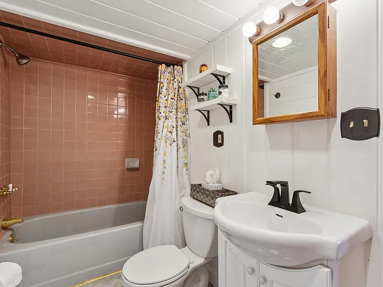 1171 N Grass Valley Rd — Photo 17