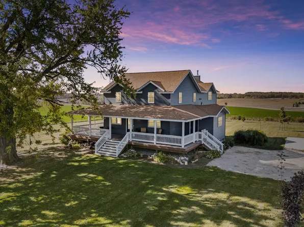 230 Picnic Woods Dr, Waukon, IA 52172