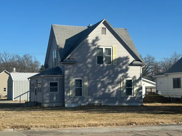 953 K St, Loup City, NE 68853