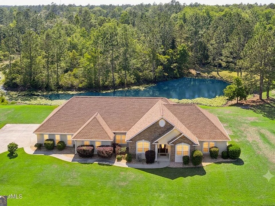 1st image of 190 Lakes Dr