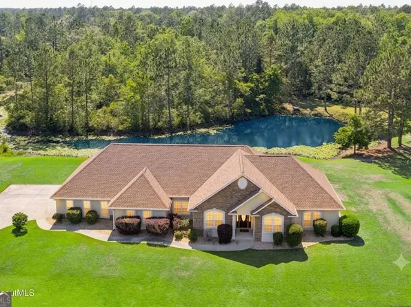 190 Lakes Dr, Brunswick, GA 31523