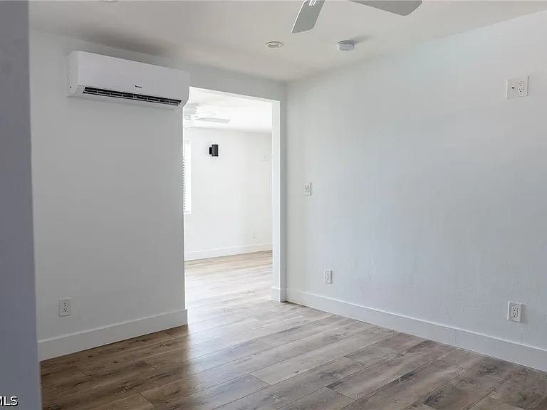 14562 Riverside Dr — Photo 13