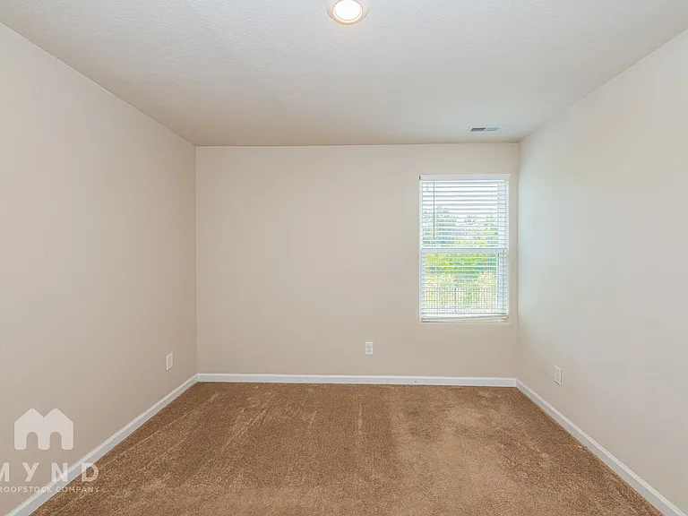 250 Yorktown Ln — Photo 14