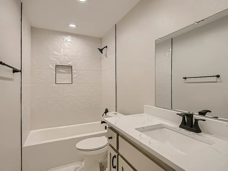 7323 Whispering Pines Dr — Photo 23