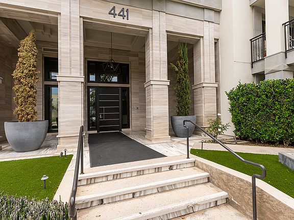2nd image of 441 S Barrington Ave #311