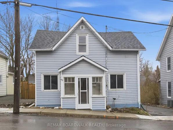 88 Charles St, Carleton Place, ON K7C 2Y3
