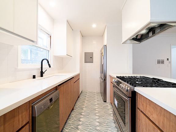 2nd image of 333 S Gramercy Pl #1