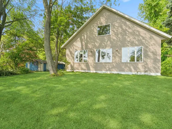4472 Oakland Ln, Oconto, WI 54153