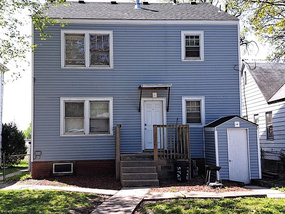 Back / alley / parking side