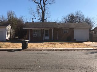 916 NW 24th St, Moore, OK 73160
