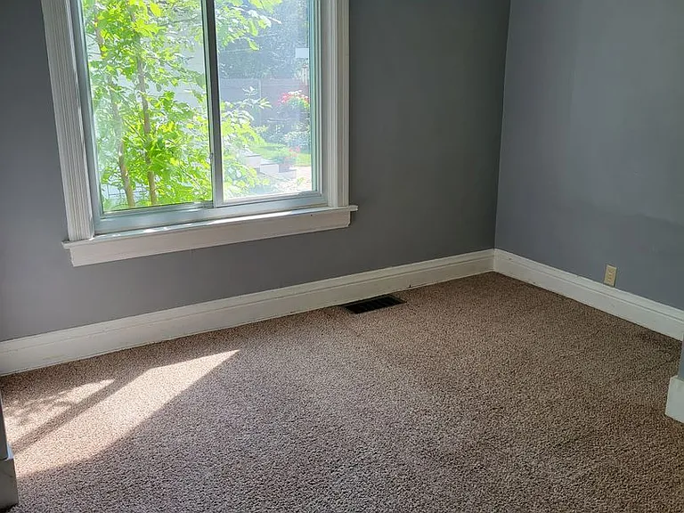 512 E Maple St — Photo 15