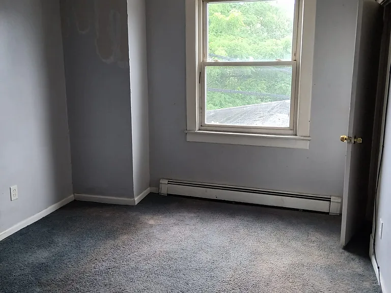 566 Broadway #3 — Photo 4