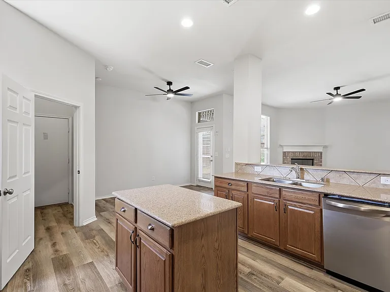 8401 Shakespeare Ln — Photo 6