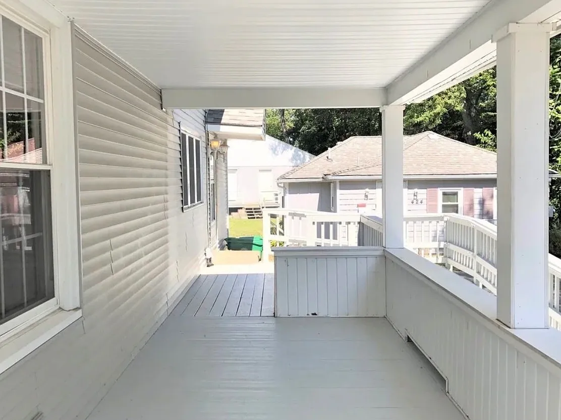 4 bed, 1968 sqft, $2,650 — Photo 2