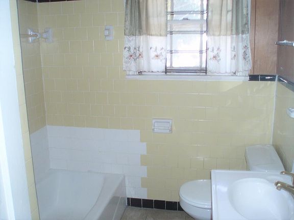 Bath with tub