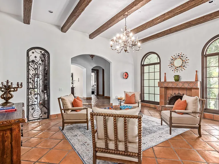 6708 E San Miguel Ave — Photo 9