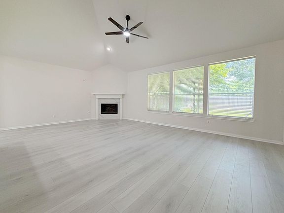 3rd image of 3827 Canton Dr