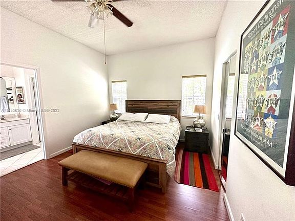 3rd image of 1300 Chinaberry Dr #0