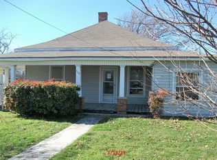 409 N Cowan St, Decatur, TX 76234