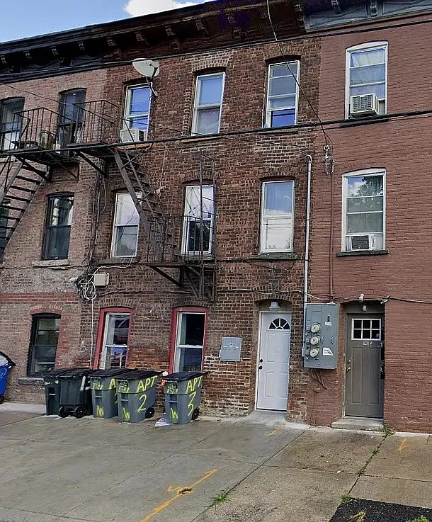 2 bed, 1860 sqft, $1,800 — Photo 1