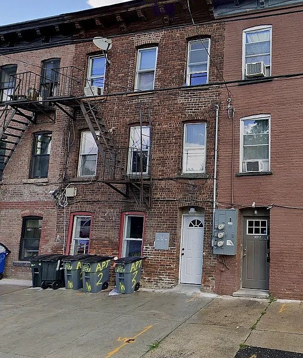 1st image of 141 William St