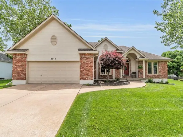 2316 NW Summerfield Dr, Lees Summit, MO 64081