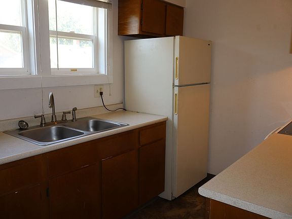 3rd image of 411 E Plum St #2