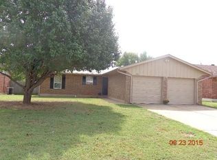 216 W Shadywood Dr, Midwest City, OK 73110