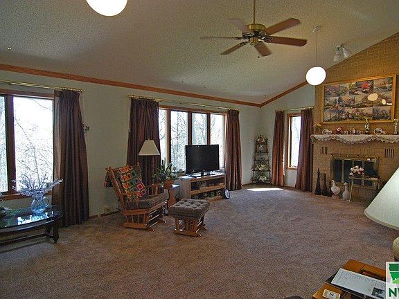 3rd image of 709 Oak Hill Dr