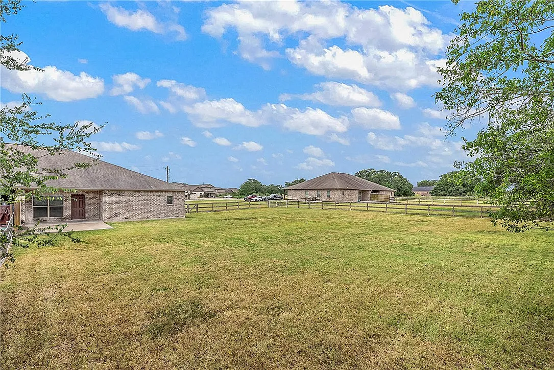Building Photo - 4179 Golden Eagle Dr #B