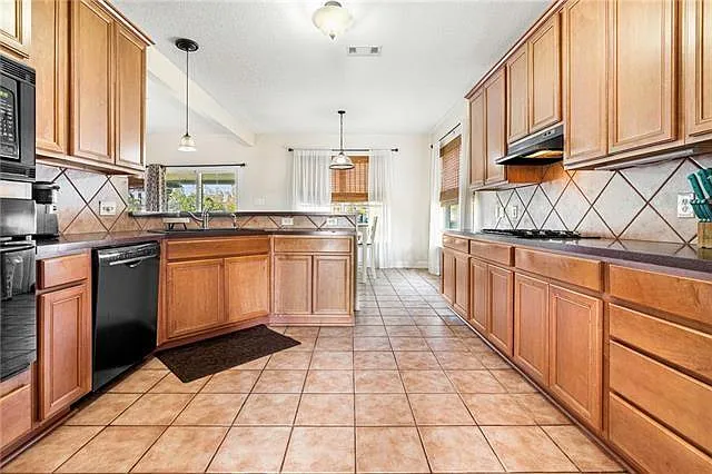 1024 Claire Dr — Photo 6