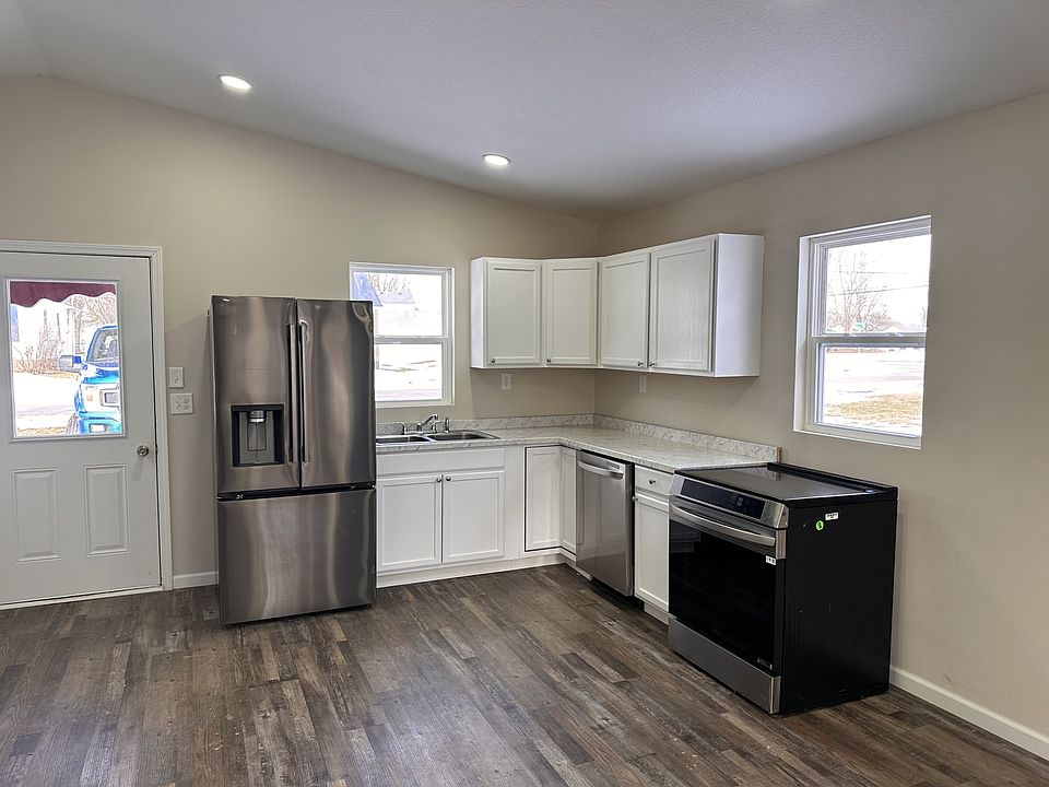 1st image of 912 Hughes St #1