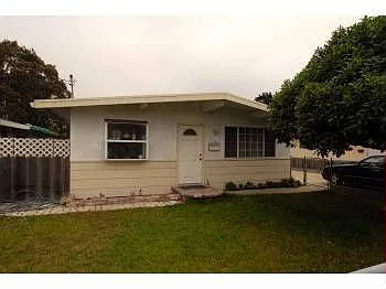 3165 Eucalyptus St photo 1