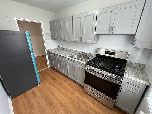5th image of 2220 Burnett St APT 4B