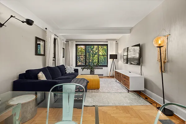 Living room, photo 1